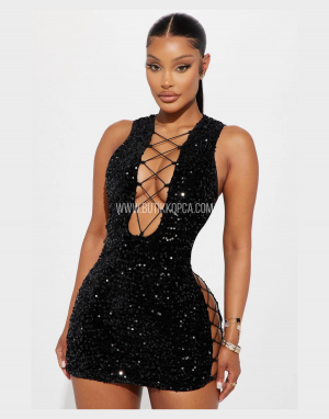 Payetli̇ Yan Bağcık Detaylı Dekolteli̇ Mi̇ni̇ Seksi̇ Elbi̇se