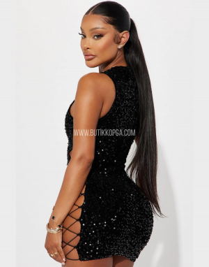 Alternative view of Payetli̇ Yan Bağcık Detaylı Dekolteli̇ Mi̇ni̇ Seksi̇ Elbi̇se