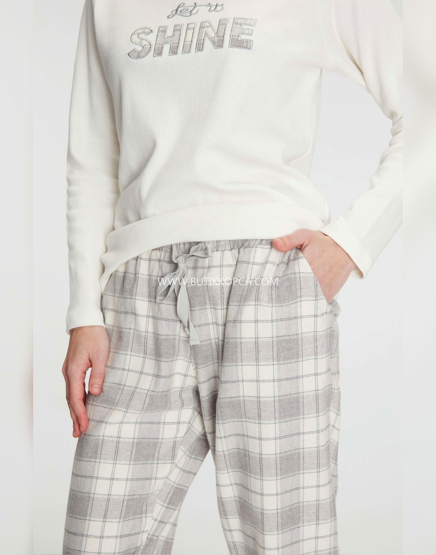Uzun Kollu Pamuklu Kışlık Pijama Takımı Yumuşak ve Rahat Ev Şıklığı Gri - Görsel 4