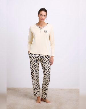 Uzun Kollu T-Shirt ve Pantolon Pijama Takımı – %100 Pamuk, Leopar Desen Detaylı Krem
