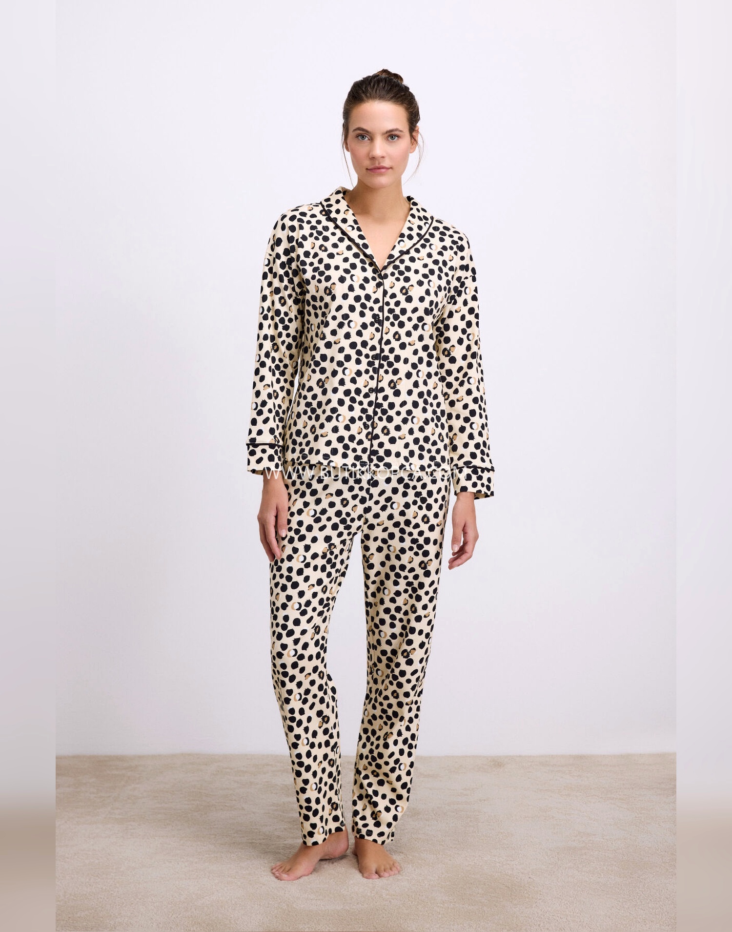 Uzun Kollu Gömlek Yaka Leopar Desenli %100 Pamuk Pijama Takımı Krem