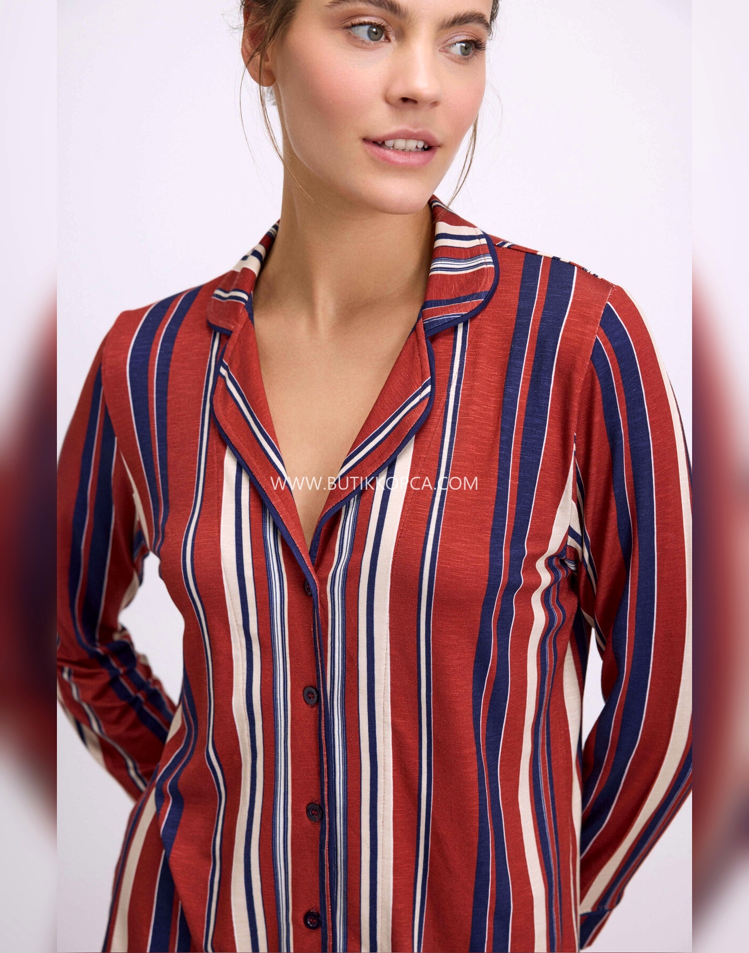 Uzun Kollu Düğmeli Çizgili Pijama Takımı Bordo - Görsel 3