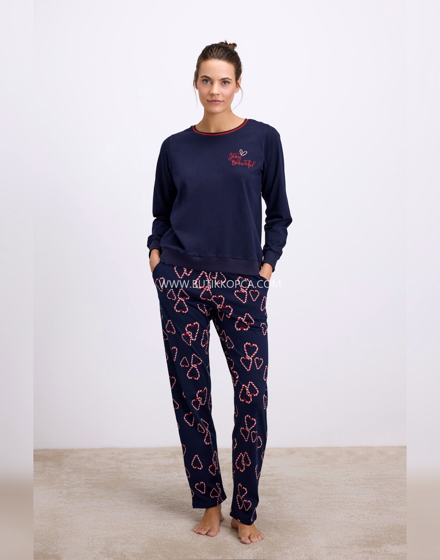 Uzun Kol Sweatshirt ve Kalpli Pantolon Pijama Takımı Şık ve Rahat Ev Giyimi Lacivert