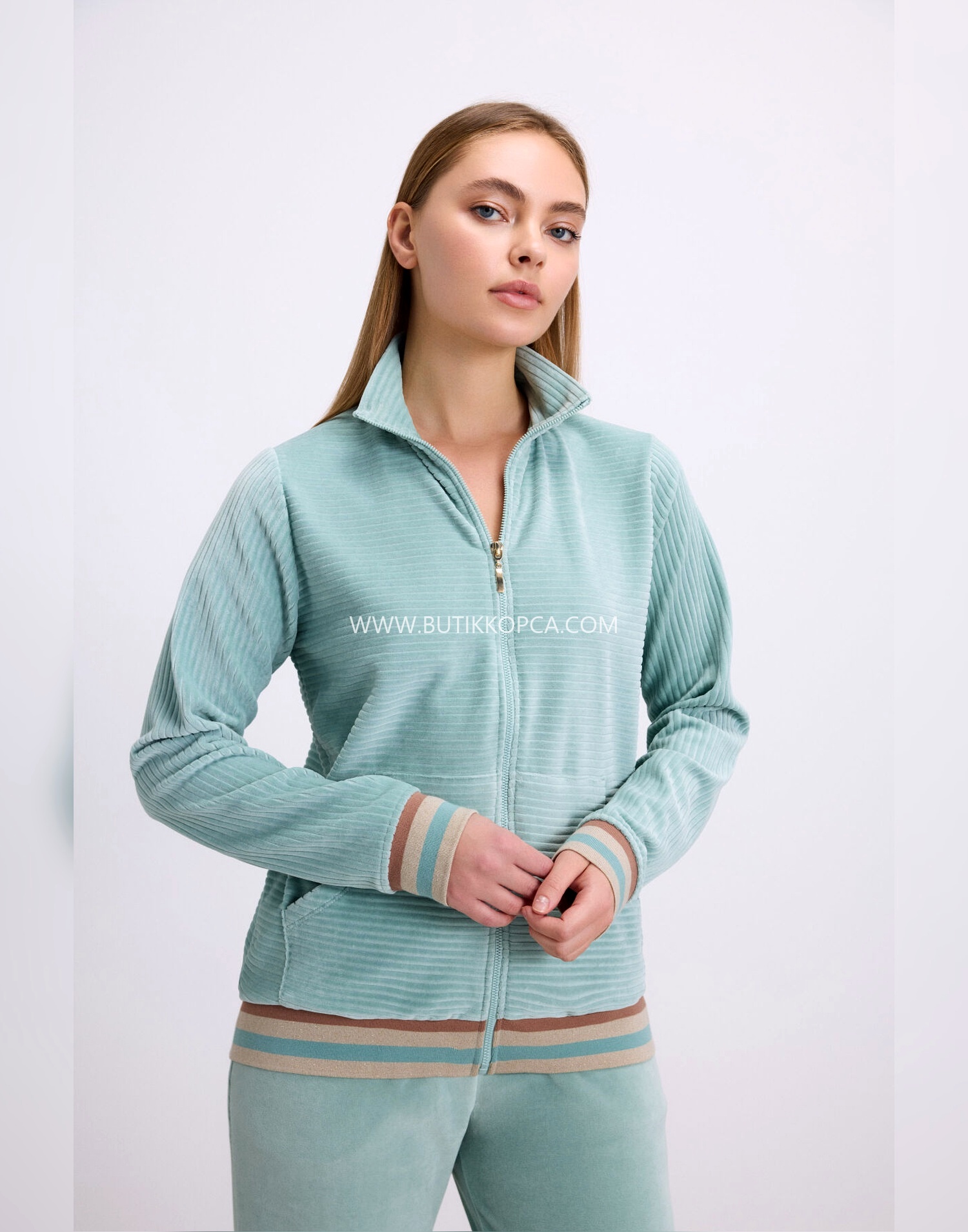 Kadife Dokulu Uzun Kollu Sweatshirt ve Pantolon Takımı Yeşil - Görsel 3