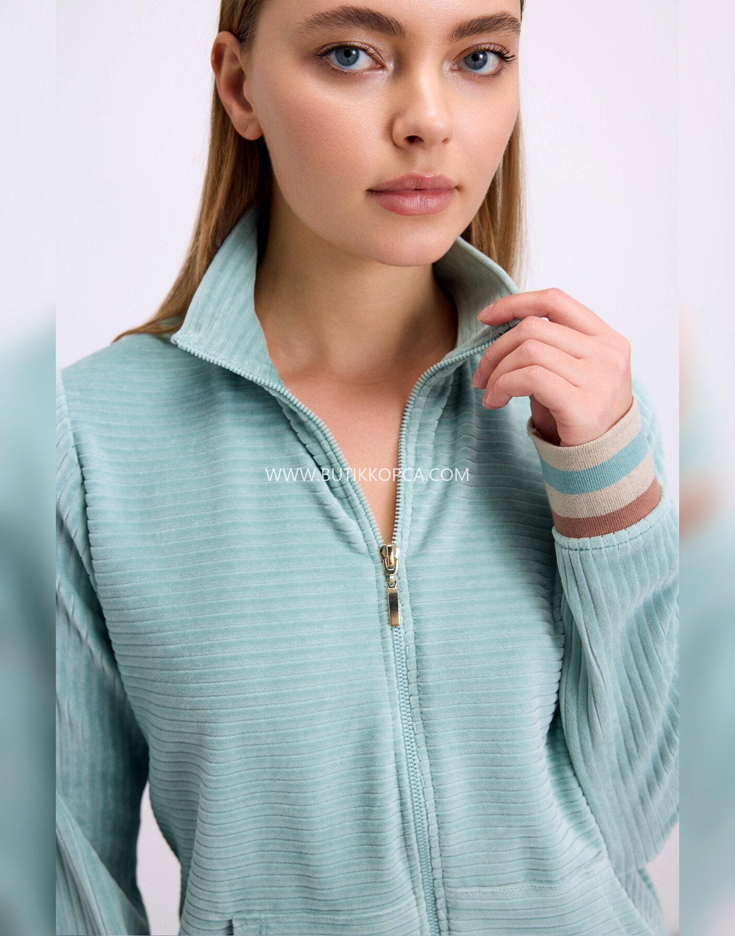 Kadife Dokulu Uzun Kollu Sweatshirt ve Pantolon Takımı Yeşil - Görsel 4
