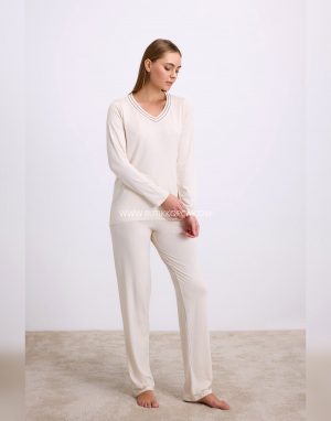 Uzun Kollu Pijama Takımı Şık V Yaka ve Minimal Tasarım Fil Dişi