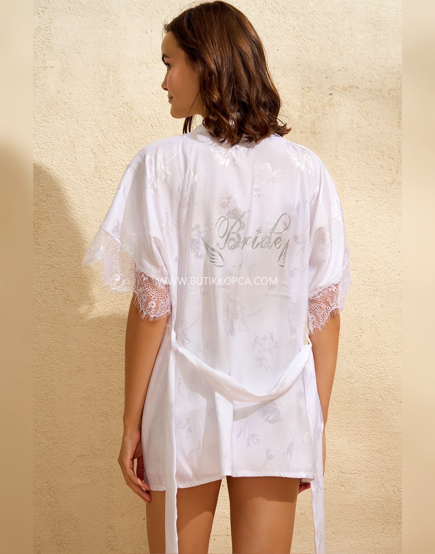 Saten Bride Baskılı Dantelli Sabahlık Balensiz Desteksiz Dolgusuz Bralet Sütyen ve Şort 3'lü Takım Beyaz - Görsel 2