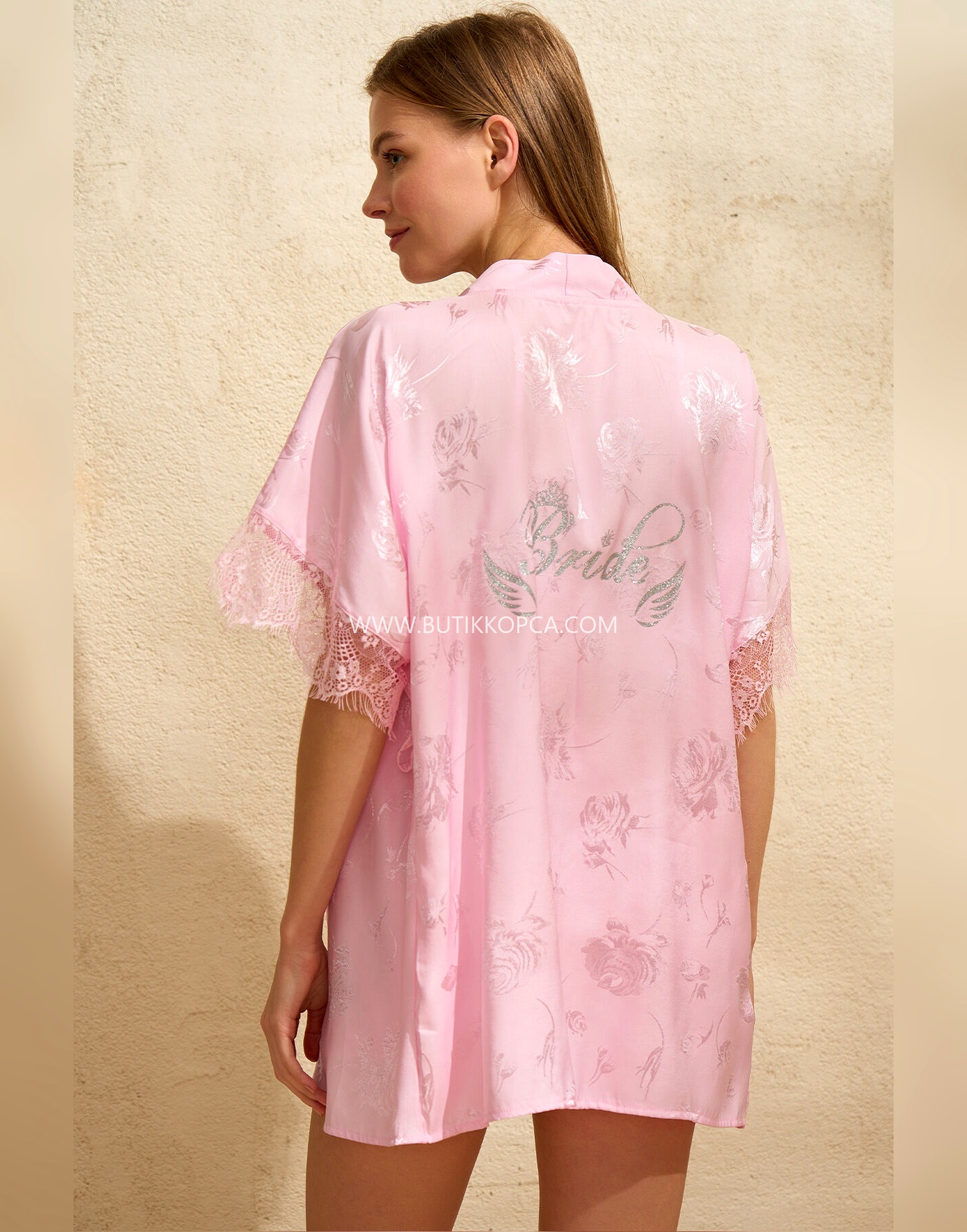 Saten Bride Baskılı Dantelli Sabahlık Balensiz Desteksiz Dolgusuz Bralet Sütyen ve Şort 3'lü Takım Pembe - Görsel 2