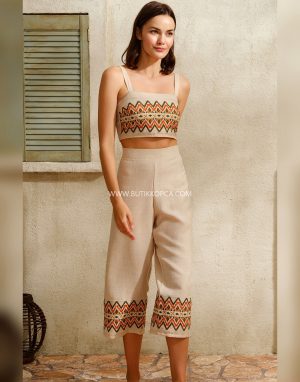 Kalın Askılı Oyuk U Yaka Geometrik Yazlık Uzun Nakış Detaylı Pijama Takımı Krem